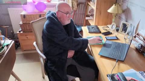 Snapshot of fellainsp8 chatting on June 2026 07:33:01 AM Adam online show from June 2026 07:33:01 AM