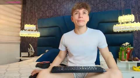 Femboy Max online show from January 2026 11:48:02 AM