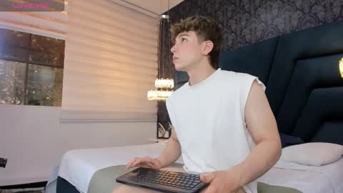 Snapshot of femboy_max chatting on March 2026 11:47:02 AM Femboy Max online show from March 2026 11:47:02 AM