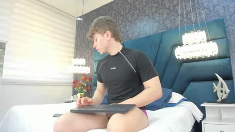 Snapshot of femboy_max chatting on May 2026 11:28:01 AM Femboy Max online show from May 2026 11:28:01 AM