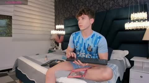 Femboy Max online show from June 2026 11:46:01 AM