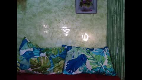 Snapshot of feminine_tsx chatting on December 2024 12:40:02 PM feminine_tsx online show from December 2024 12:40:02 PM