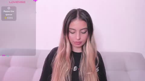 Snapshot of fernanda_aaa chatting on May 2026 04:04:02 PM fernanda online show from May 2026 04:04:02 PM