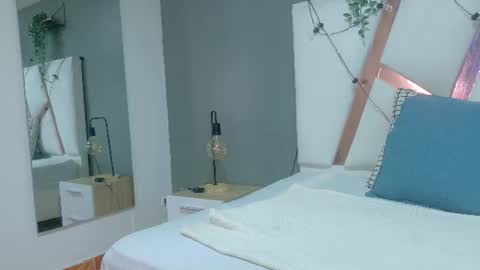 FERNANDA BROWN  online show from July 2026 12:01:02 PM