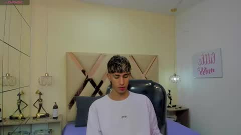 Snapshot of ferphoenix_ chatting on October 2025 03:18:01 AM FER PHOENIX online show from October 2025 03:18:01 AM