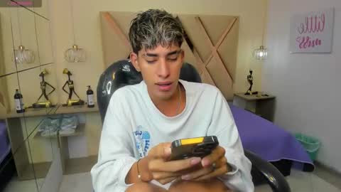 Snapshot of ferphoenix_ chatting on November 2025 03:17:01 AM FER PHOENIX online show from November 2025 03:17:01 AM