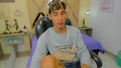 Snapshot of ferphoenix_ chatting on November 2025 03:17:01 AM FER PHOENIX online show from November 2025 03:17:01 AM