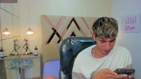 Snapshot of ferphoenix_ chatting on November 2025 03:40:02 AM FER PHOENIX online show from November 2025 03:40:02 AM