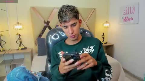 Snapshot of ferphoenix_ chatting on November 2025 03:17:01 AM FER PHOENIX online show from November 2025 03:17:01 AM