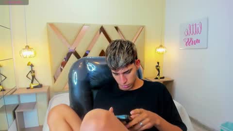 Snapshot of ferphoenix_ chatting on November 2025 03:53:02 AM FER PHOENIX online show from November 2025 03:53:02 AM