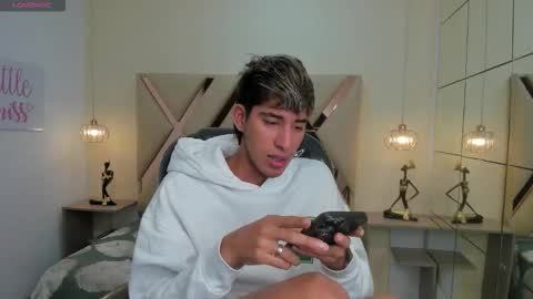 Snapshot of ferphoenix_ chatting on December 2025 03:23:01 AM FER PHOENIX online show from December 2025 03:23:01 AM