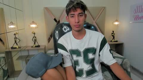 Snapshot of ferphoenix_ chatting on December 2025 03:44:02 AM FER PHOENIX online show from December 2025 03:44:02 AM