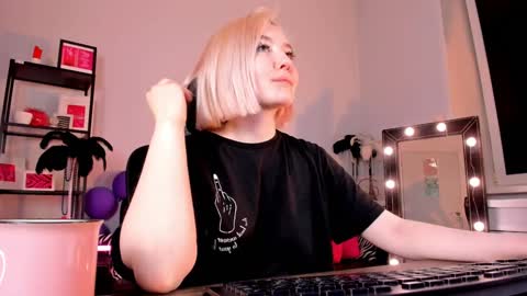 Snapshot of fetishrey chatting on January 2025 02:33:02 PM Rey online show from January 2025 02:33:02 PM