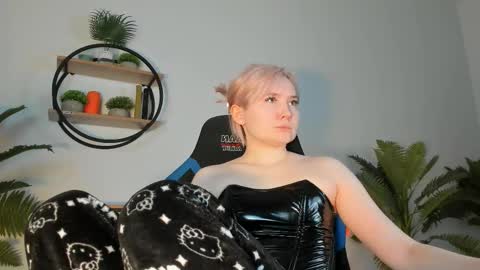 Snapshot of fetishrey chatting on March 2025 11:27:01 AM Rey online show from March 2025 11:27:01 AM