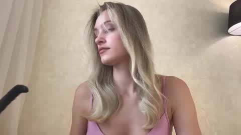 Snapshot of fflloowweerr chatting on October 2025 06:01:01 AM Lisa online show from October 2025 06:01:01 AM