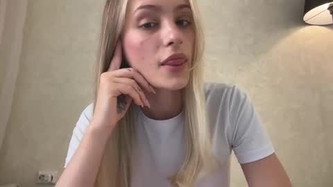 Snapshot of fflloowweerr chatting on October 2025 08:23:02 AM Lisa online show from October 2025 08:23:02 AM