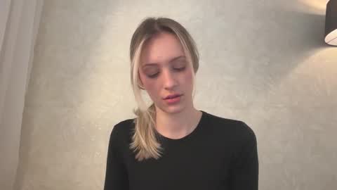 Snapshot of fflloowweerr chatting on October 2025 08:35:01 AM Lisa online show from October 2025 08:35:01 AM