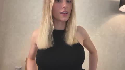 Snapshot of fflloowweerr chatting on December 2025 07:27:02 AM Lisa online show from December 2025 07:27:02 AM