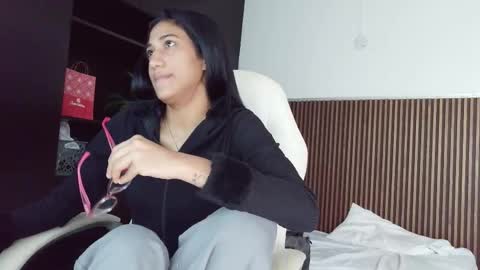 Freyja  online show from December 2025 04:47:02 PM