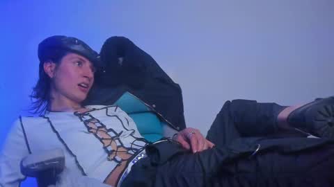   online show from March 2025 06:12:01 PM