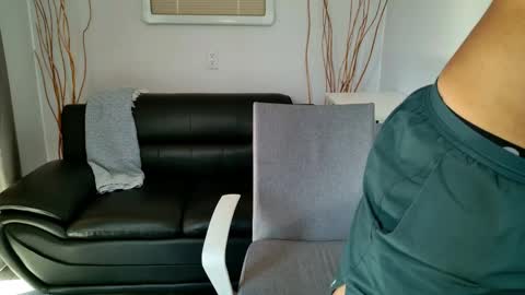 Snapshot of finch93 chatting on October 2025 03:32:02 PM Nick online show from October 2025 03:32:02 PM