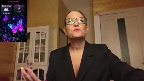 Lady online show from September 2025 06:41:02 PM