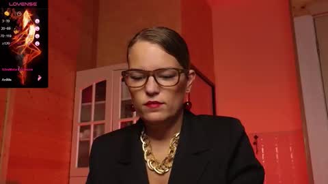 Lady online show from November 2025 12:35:01 AM