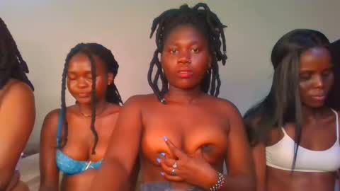 Snapshot of fine_melanie chatting on January 2025 07:11:01 PM melanie online show from January 2025 07:11:01 PM