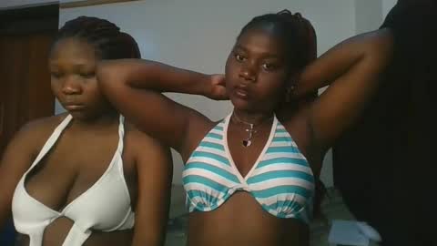 Snapshot of fine_melanie chatting on October 2025 09:30:02 AM melanie online show from October 2025 09:30:02 AM