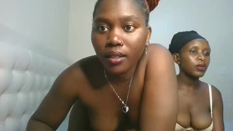 Snapshot of fine_melanie chatting on October 2025 06:31:01 PM melanie online show from October 2025 06:31:01 PM