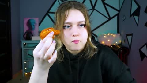 fiora online show from December 2024 12:03:01 PM