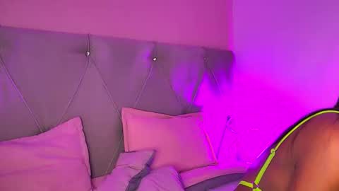 Fiorela Lenin  online show from February 2025 07:00:01 PM