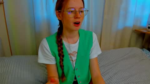 fire_luna online show from November 2025 05:39:01 AM