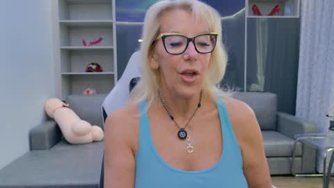 Snapshot of fitcougarcb chatting on March 2026 03:06:01 PM Bianca online show from March 2026 03:06:01 PM