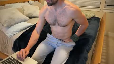 Snapshot of fitfunweird chatting on December 2025 01:35:02 AM fitfunweird online show from December 2025 01:35:02 AM