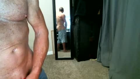 Snapshot of fitguy40 chatting on June 2026 01:37:01 PM fitguy40 online show from June 2026 01:37:01 PM