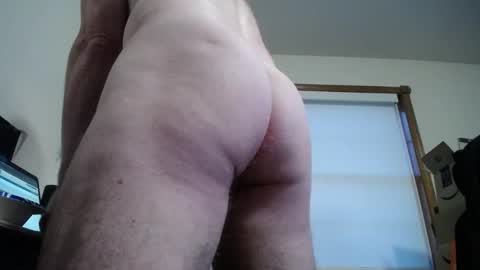 Snapshot of fitshow75 chatting on November 2025 12:30:01 PM Links in Bio below online show from November 2025 12:30:01 PM