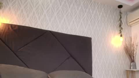 Snapshot of flavia_cruz chatting on November 2025 07:34:02 PM Flavia online show from November 2025 07:34:02 PM