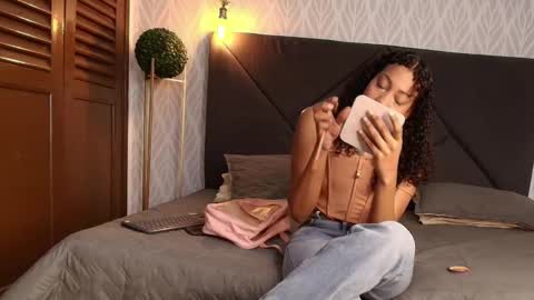 Snapshot of flavia_cruz chatting on November 2025 07:36:01 PM Flavia online show from November 2025 07:36:01 PM