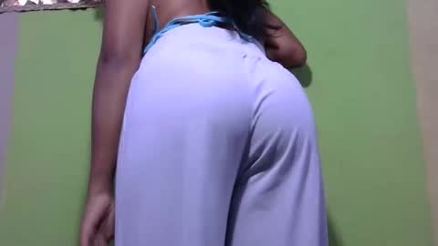 Snapshot of fleurtess_xx chatting on April 2026 06:19:01 AM Claire online show from April 2026 06:19:01 AM