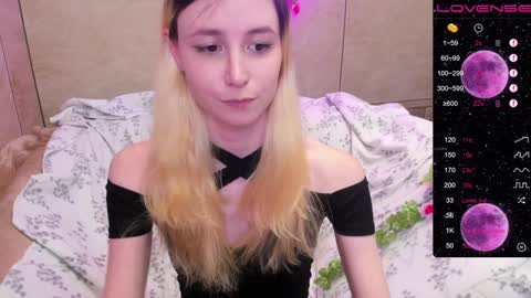 Snapshot of fleximona chatting on January 2025 12:40:02 PM FlexiMona online show from January 2025 12:40:02 PM