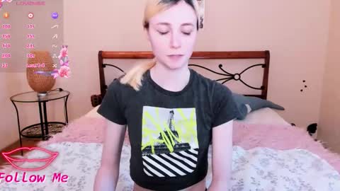 Snapshot of fleximona chatting on October 2025 09:32:02 AM FlexiMona online show from October 2025 09:32:02 AM