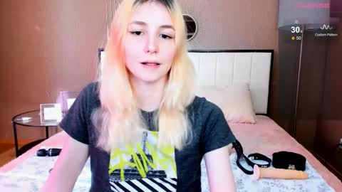 Snapshot of fleximona chatting on October 2025 08:28:01 AM FlexiMona online show from October 2025 08:28:01 AM