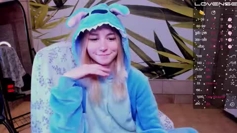 Snapshot of fleximona chatting on October 2025 08:37:01 AM FlexiMona online show from October 2025 08:37:01 AM