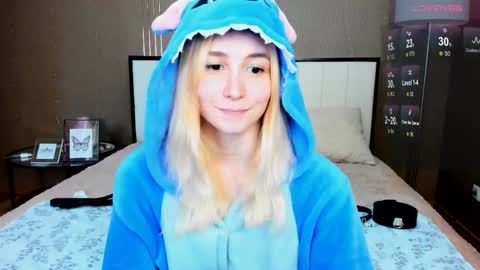 Snapshot of fleximona chatting on October 2025 10:01:01 AM FlexiMona online show from October 2025 10:01:01 AM