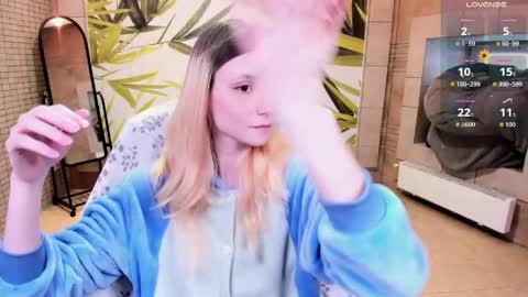 Snapshot of fleximona chatting on April 2026 10:03:02 AM FlexiMona online show from April 2026 10:03:02 AM