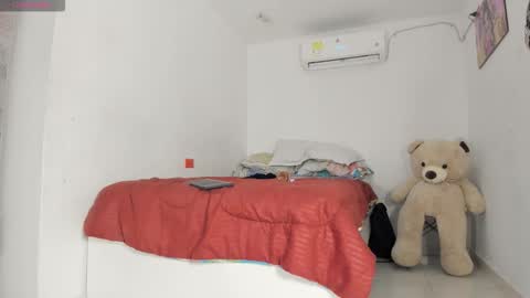 Snapshot of flor_herrera1 chatting on March 2026 04:18:01 AM online show from March 2026 04:18:01 AM