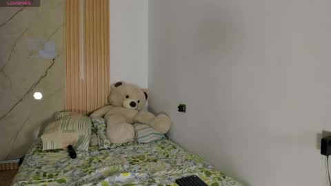 Snapshot of flor_herrera1 chatting on April 2026 07:09:02 AM online show from April 2026 07:09:02 AM