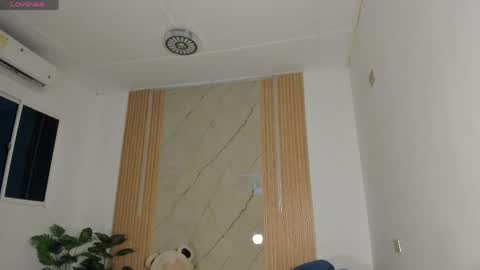 Snapshot of flor_herrera1 chatting on April 2026 04:39:01 AM online show from April 2026 04:39:01 AM