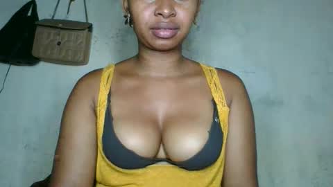 florencia011 online show from November 2025 05:37:01 PM